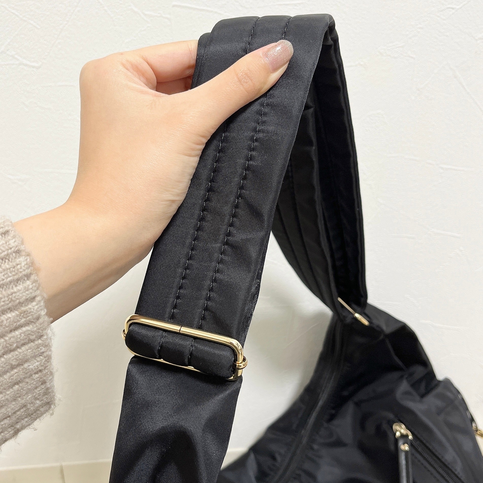 ニコアンドのおすすめバッグ「撥水軽量8ポケショルダー」