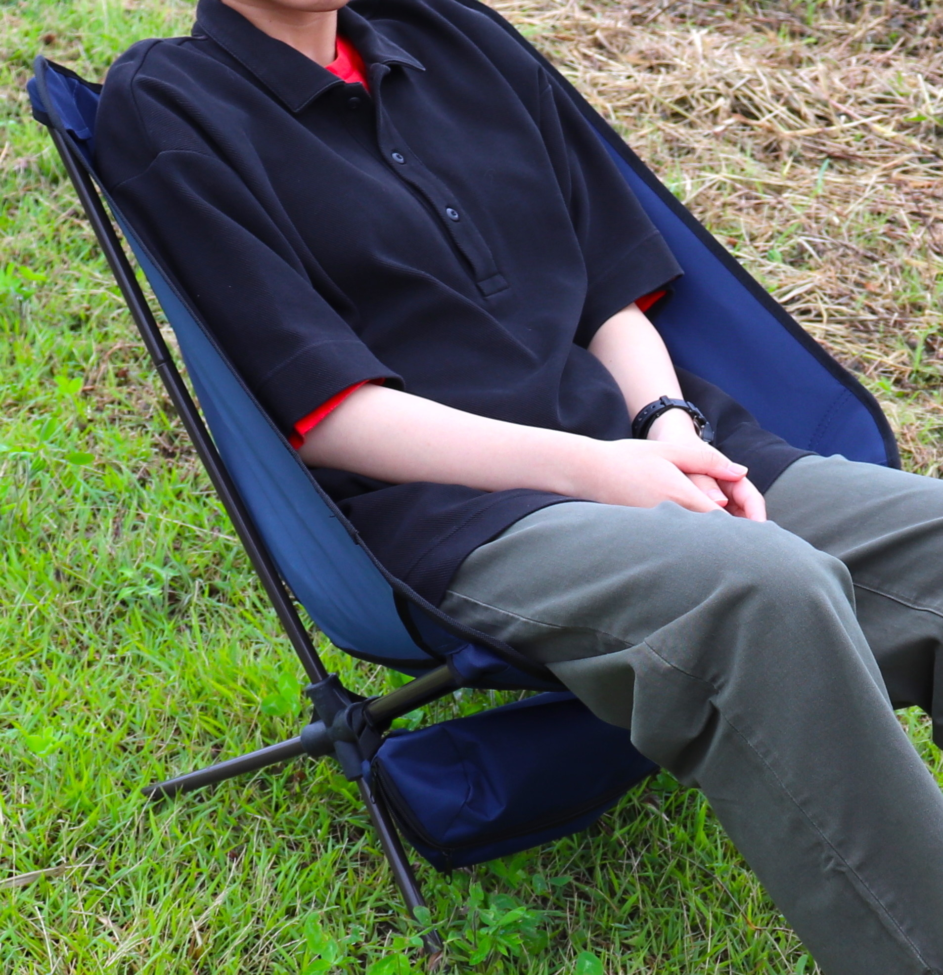 カインズのオススメのアウトドアグッズ「持ち運びに便利なリラックスチェア」