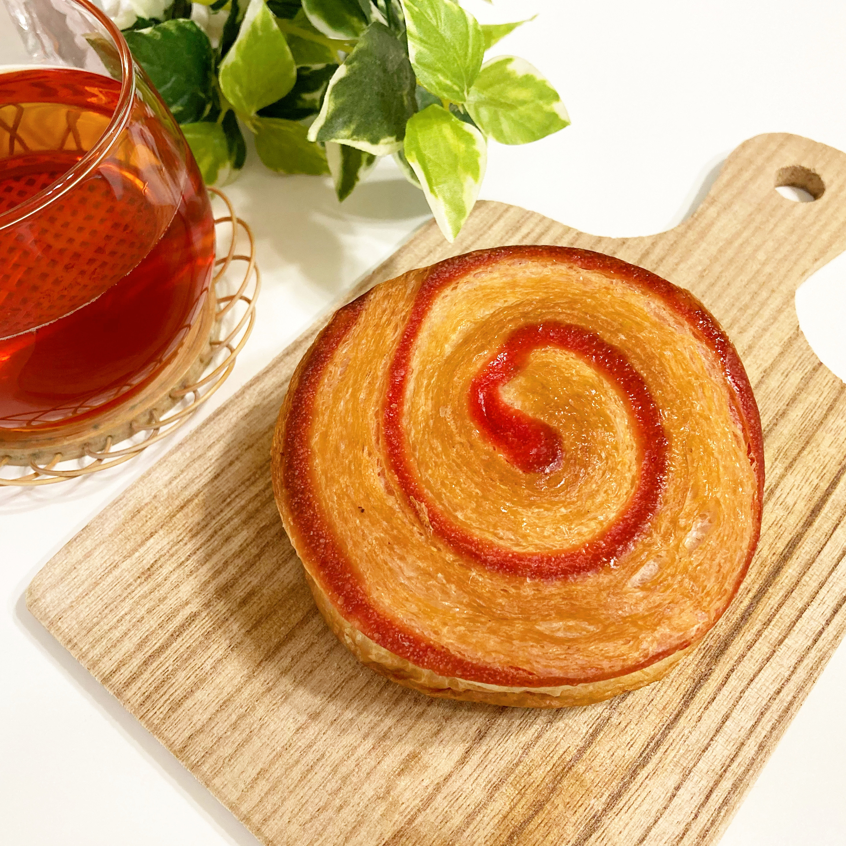 FamilyMart(ファミリーマート)のおすすめスイーツパン「りんごとレアチーズホイップのデニッシュ」