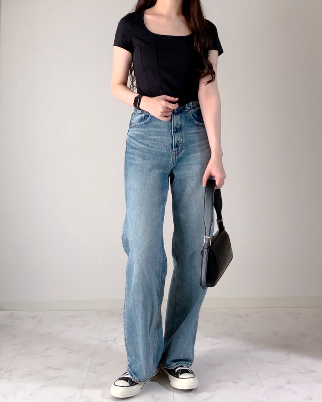 GU(ジーユー)のおすすめファッションアイテム「オープンネックT」のコーディネート