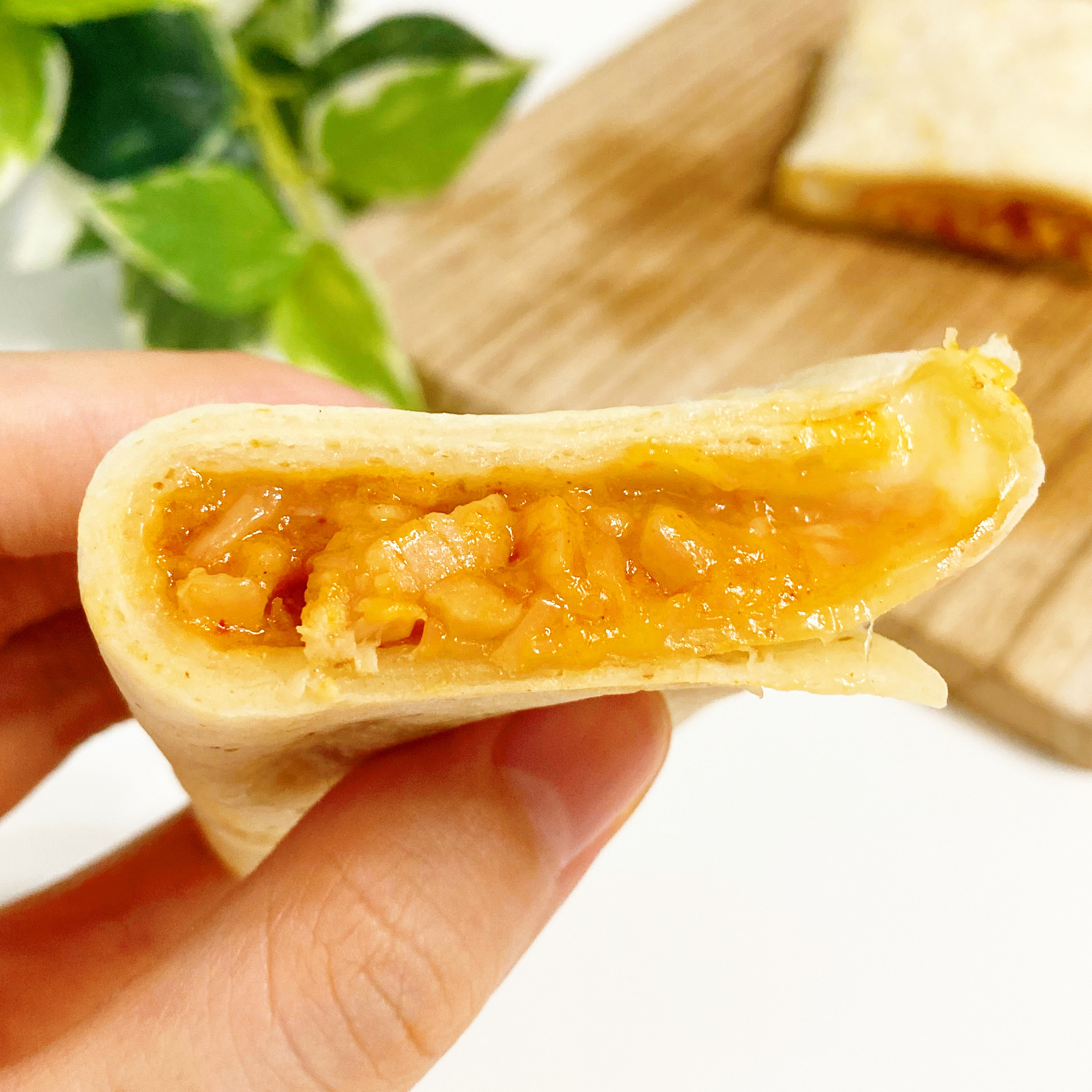 FamilyMart(ファミリーマート)のおすすめ商品「トルティーヤ チーズタッカルビ」