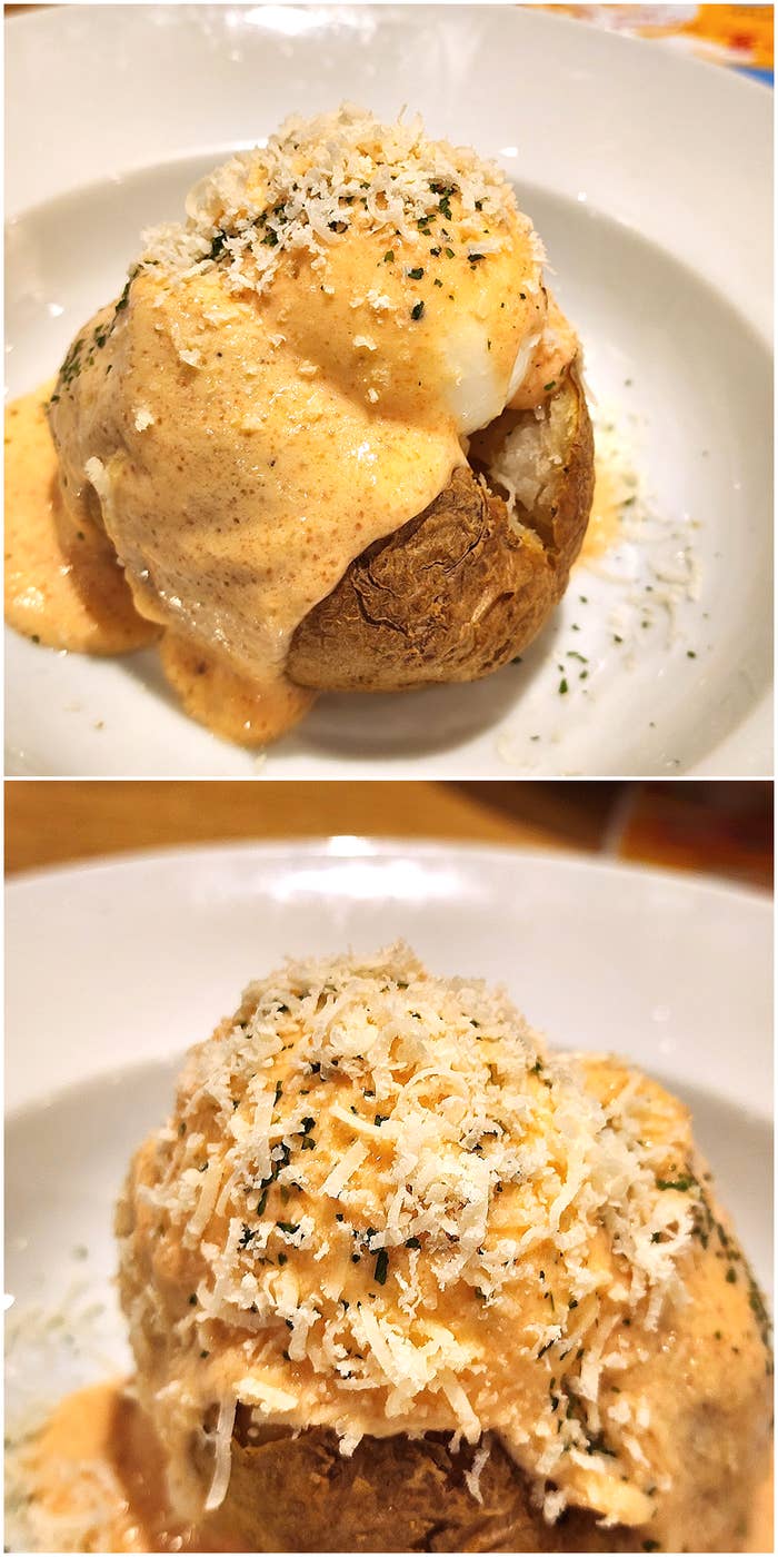 ココスのおすすめフードメニュー「半熟たまごとまるごとポテトのタラモサラダ」