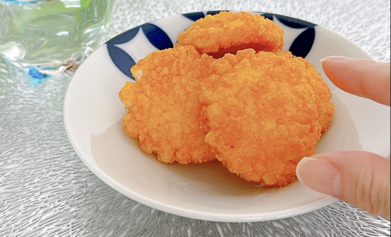 セブン-イレブンのおすすめお菓子「7プレミアム　博多辛子明太子揚げせん」