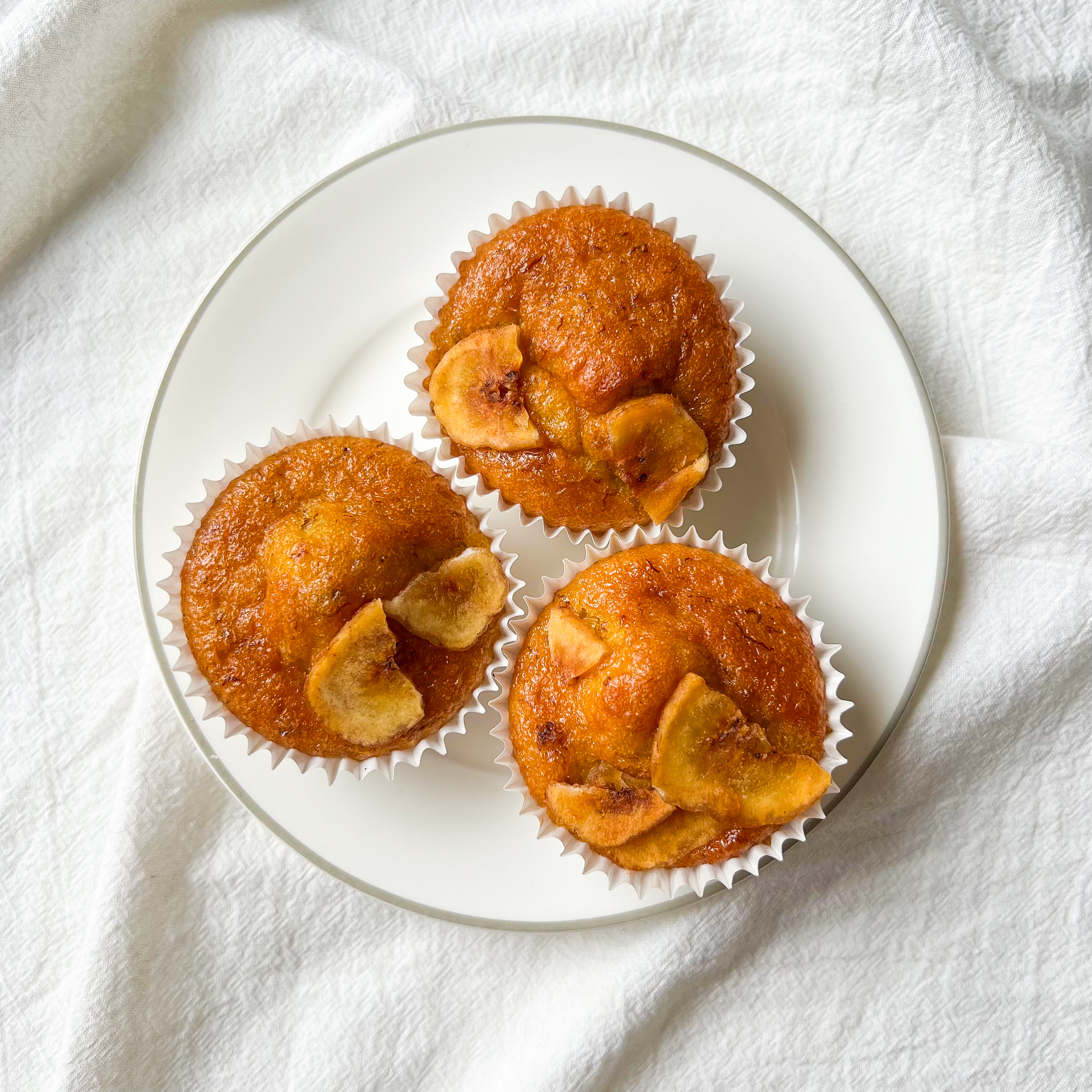 セブン-イレブンのおすすめスイーツ「7プレミアム しっとりとしたバナナマフィン3個」