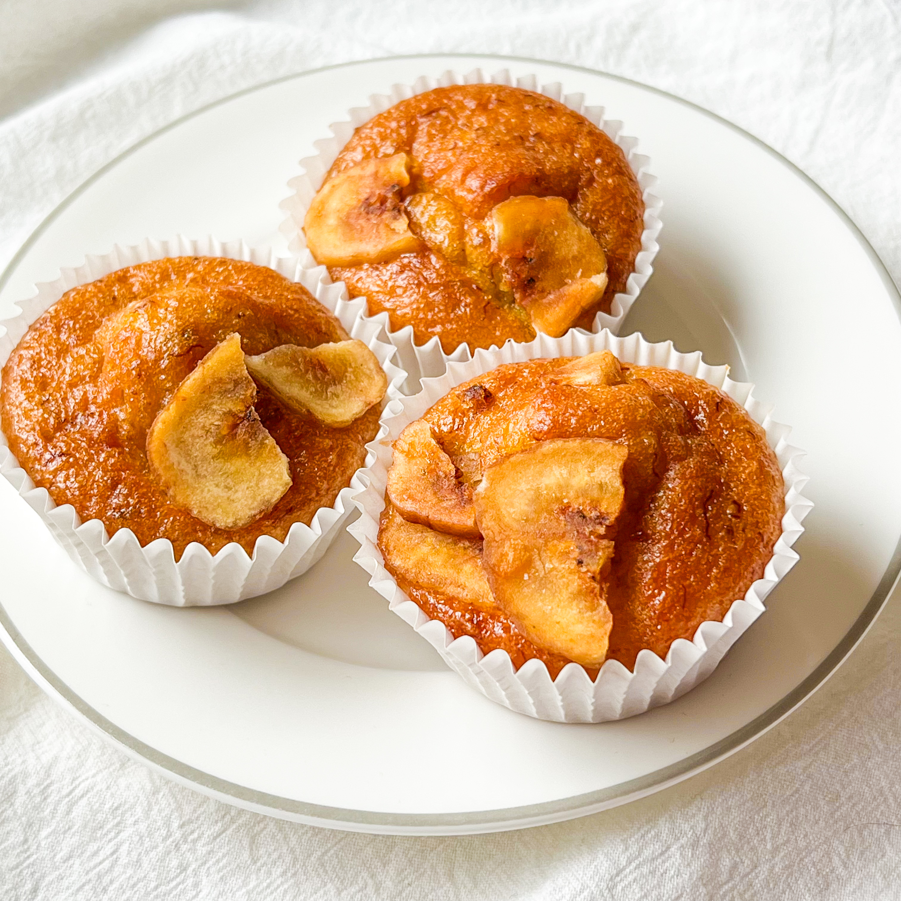 セブン-イレブンのおすすめスイーツ「7プレミアム しっとりとしたバナナマフィン3個」