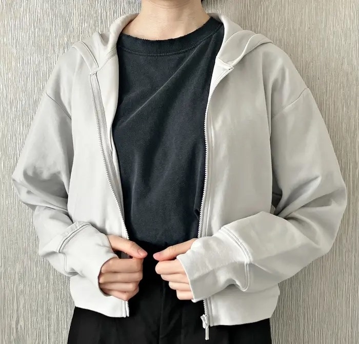 GU(ジーユー)のおすすめファッションアイテム「UVカットフルジップパーカー(長袖)」