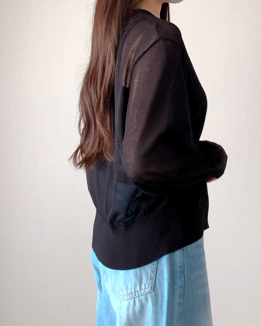 しまむらのおすすめファッションアイテム「EIキーネックシアーCD」