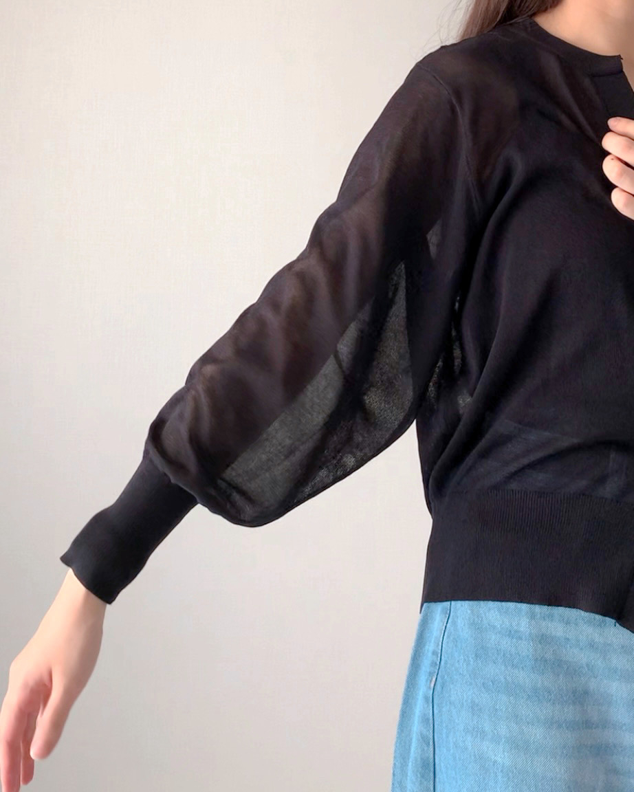 しまむらのおすすめファッションアイテム「EIキーネックシアーCD」