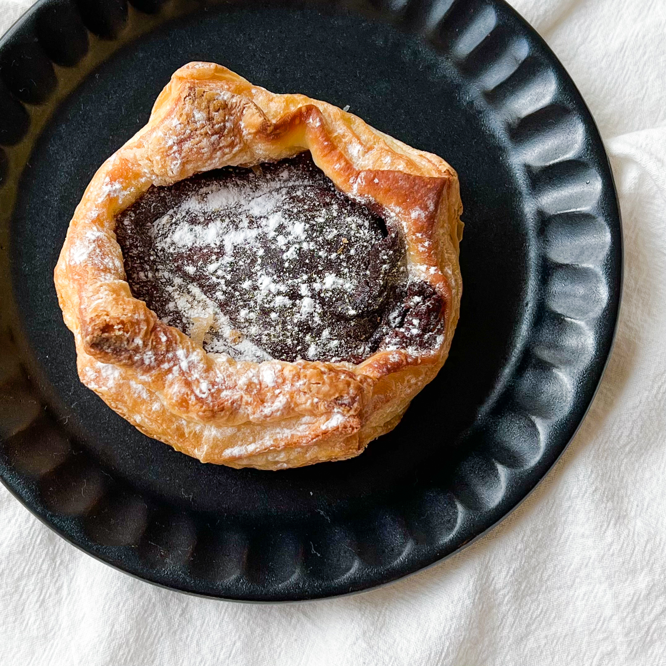 LAWSON（ローソン）のおすすめスイーツ「焼きチョコタルトパイ」