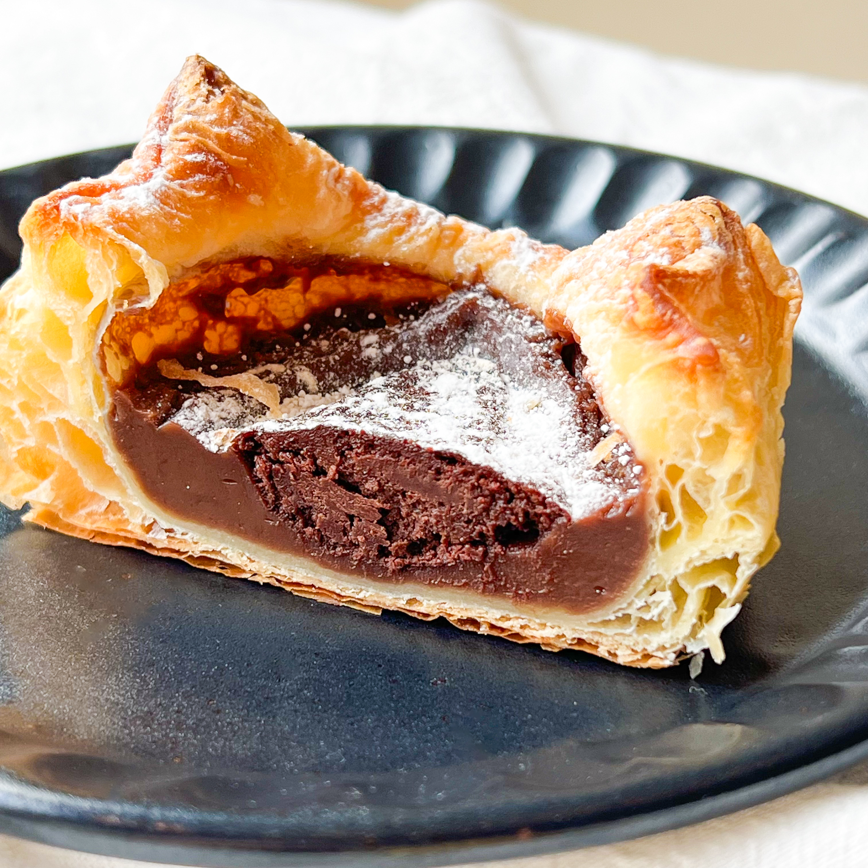 LAWSON（ローソン）のおすすめスイーツ「焼きチョコタルトパイ」