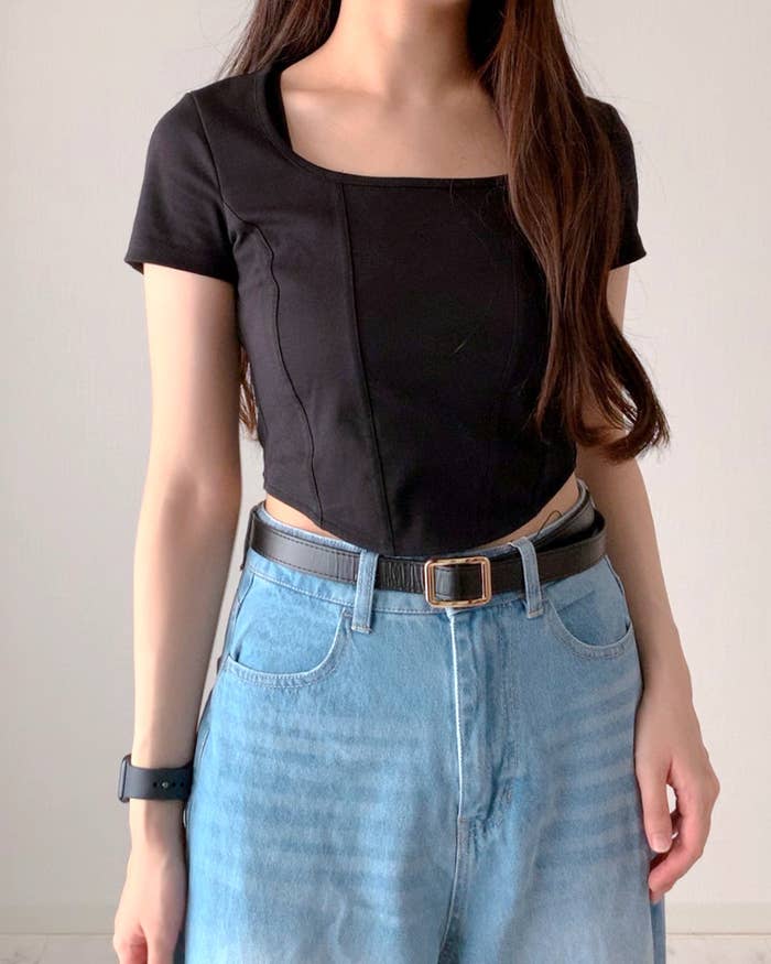 GU(ジーユー)のおすすめファッションアイテム「オープンネックT」