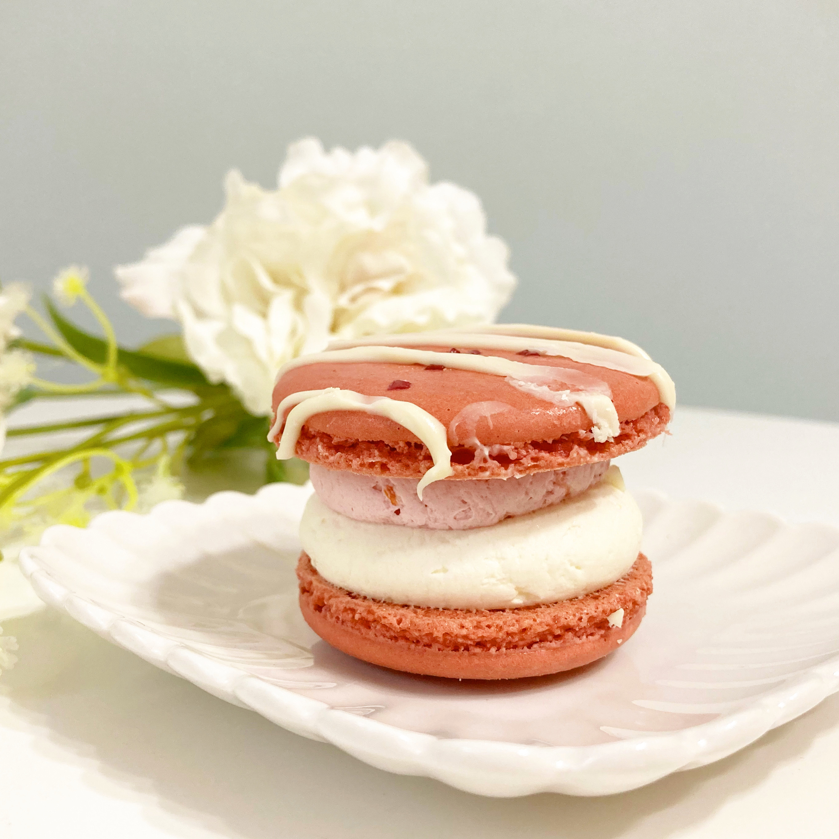 FamilyMart(ファミリーマート)のおすすめスイーツ「マカロンサンド いちごみるく」