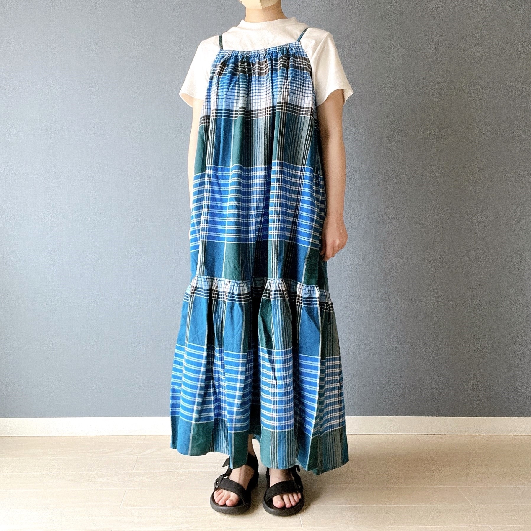 無印良品のオススメのワンピース「婦人 マドラスチェック キャミソールワンピース」