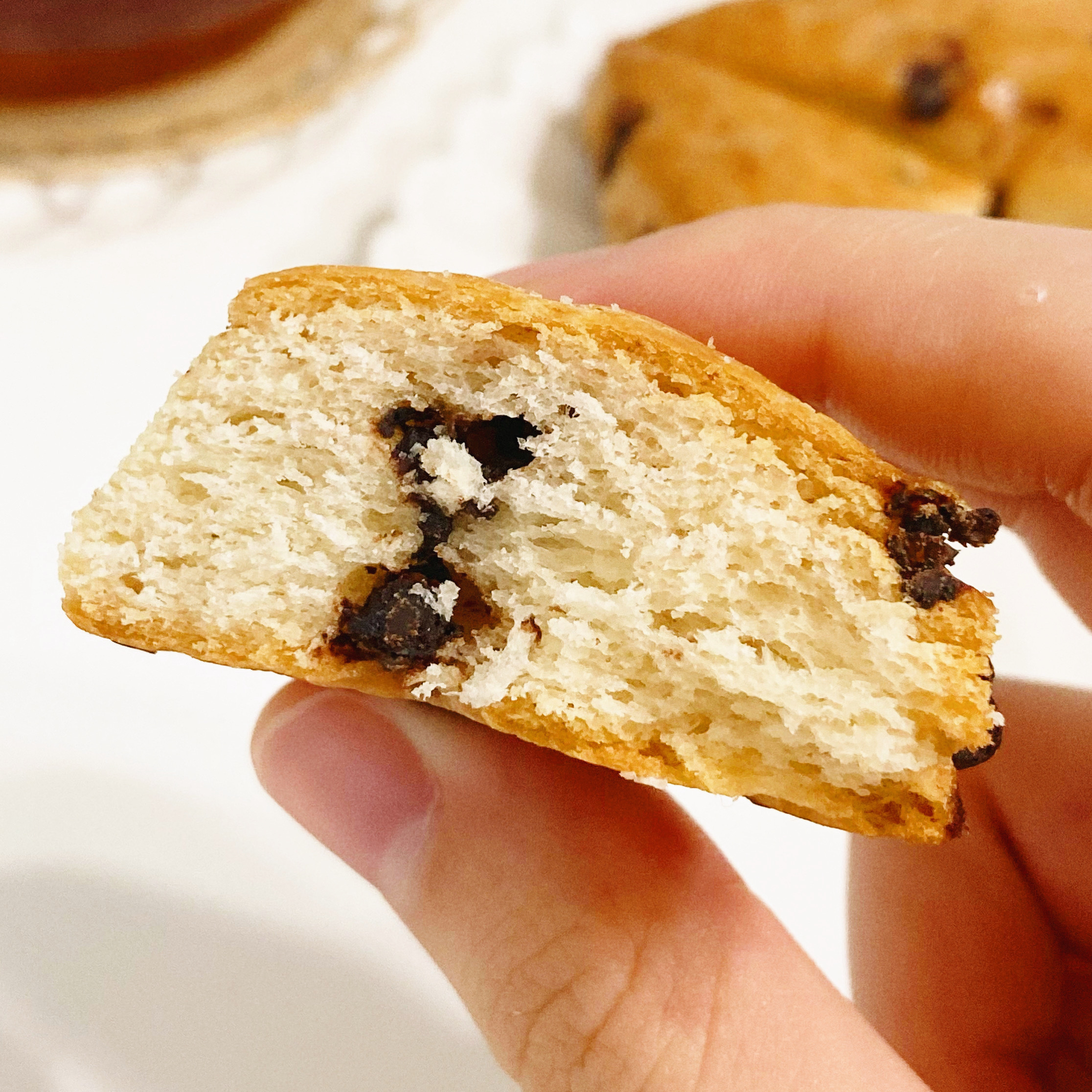 セブン-イレブンのおすすめのお菓子「7プレミアム チョコ スコーン2個入」