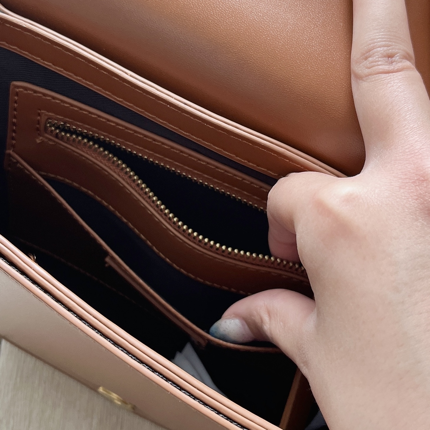 ZARA(ザラ)のおすすめファッション小物「クロスボディバッグ」