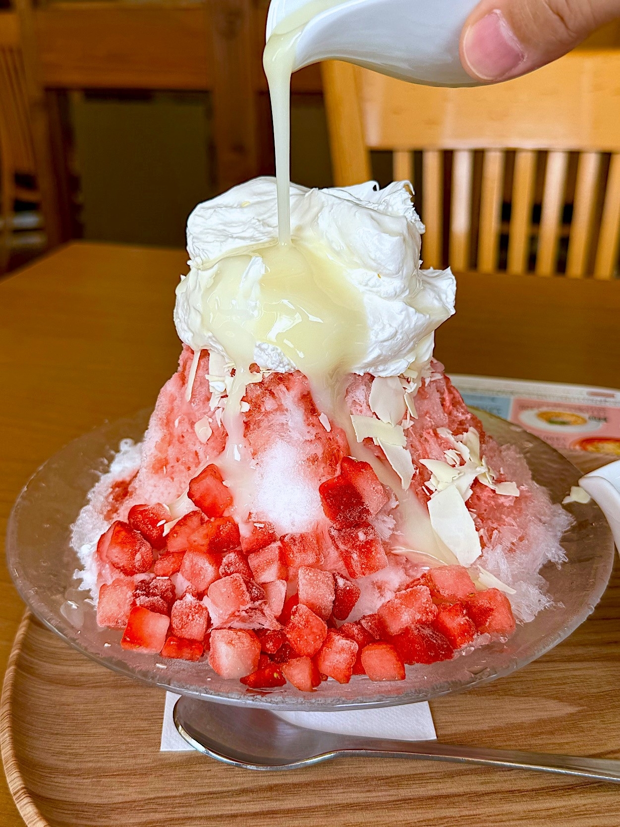 COCO'S(ココス)のおすすめスイーツ「ふわふわ純氷かき氷 いちご」