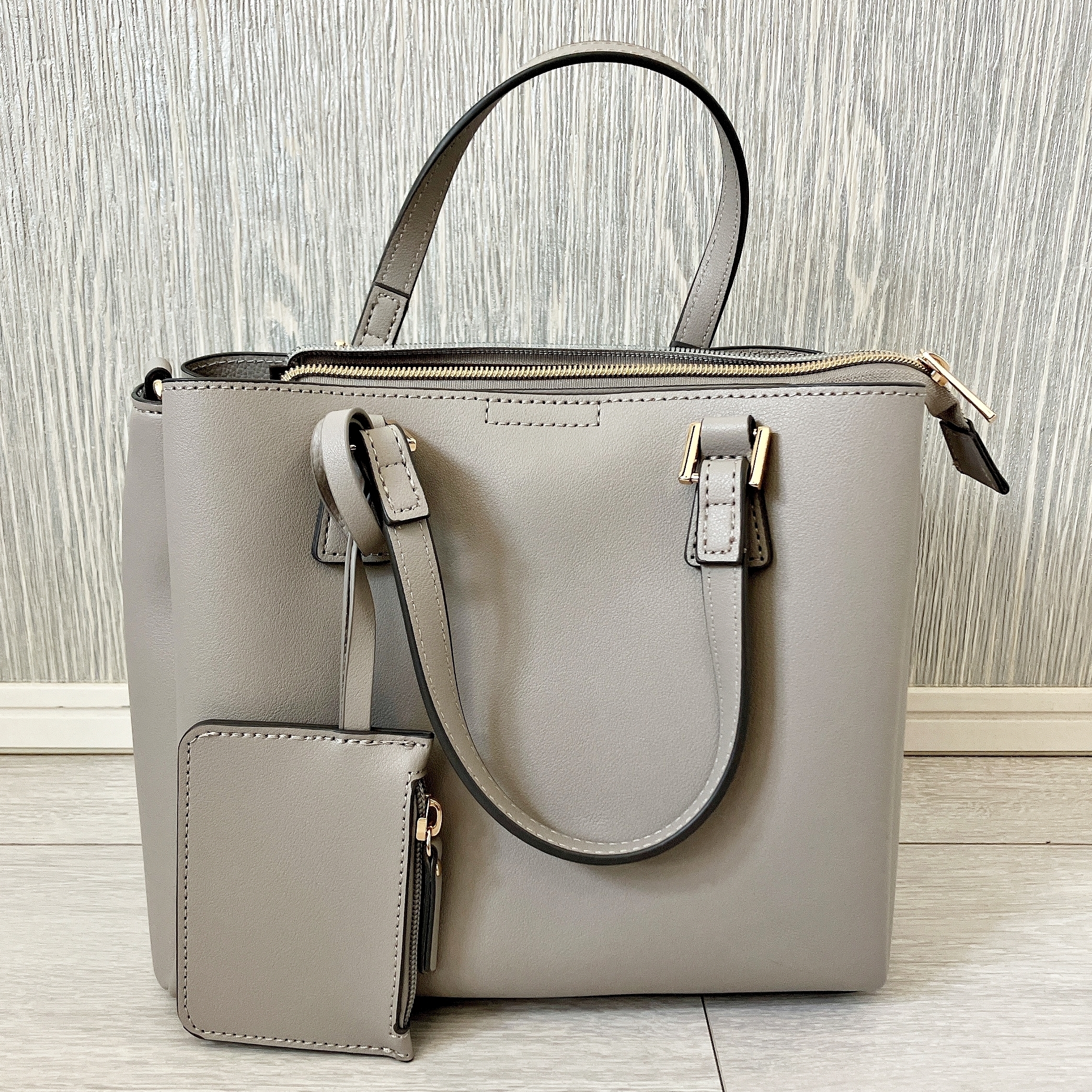 Honeys(ハニーズ)のおすすめファッションアイテム「軽量両あおりハンドバッグ」