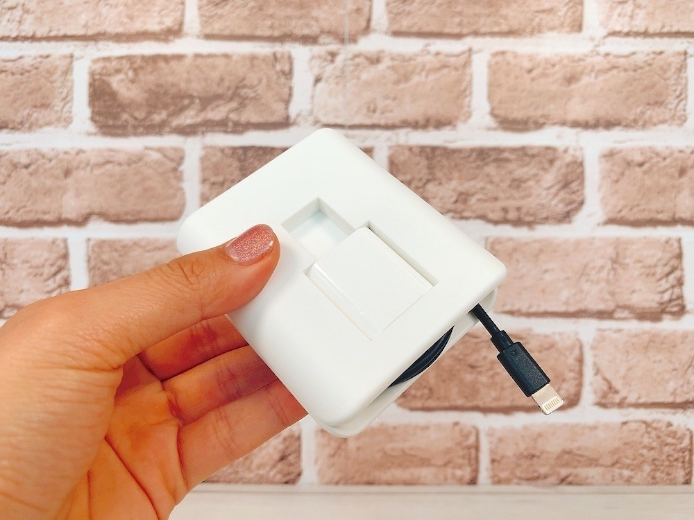 CanDo（キャンドゥ）のおすすめ便利グッズ「充電器ホルダー」