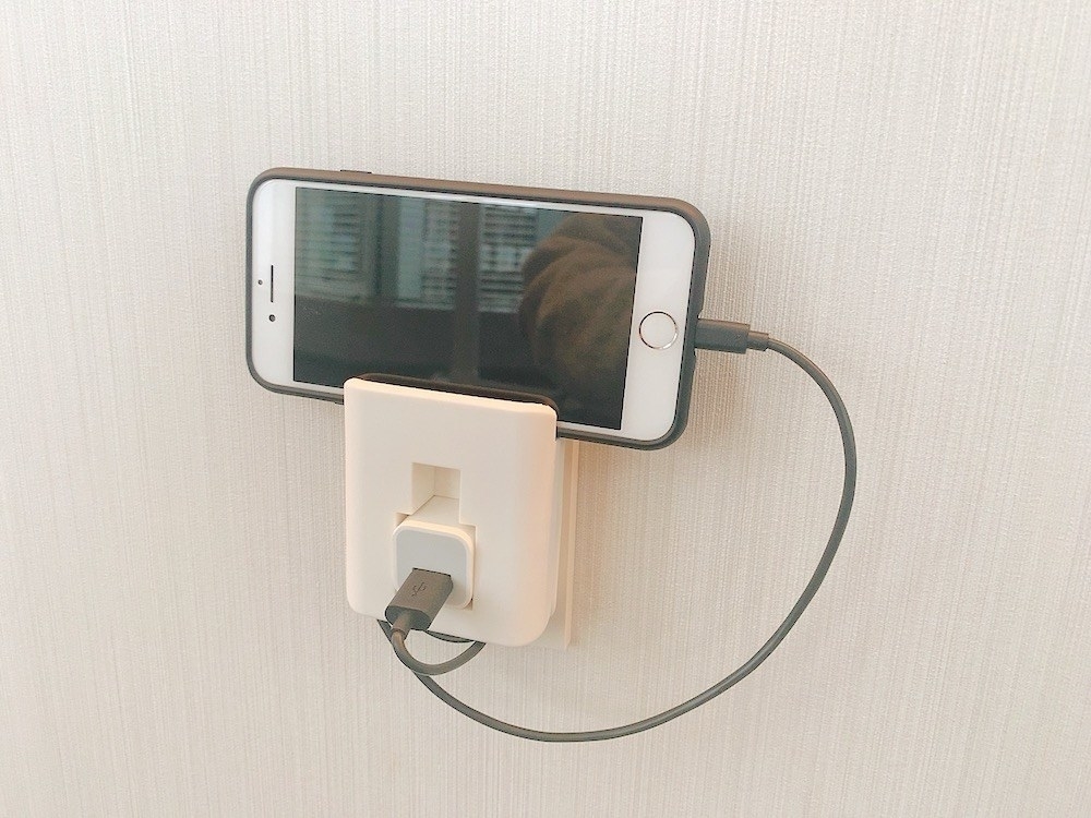 CanDo（キャンドゥ）のおすすめ便利グッズ「充電器ホルダー」