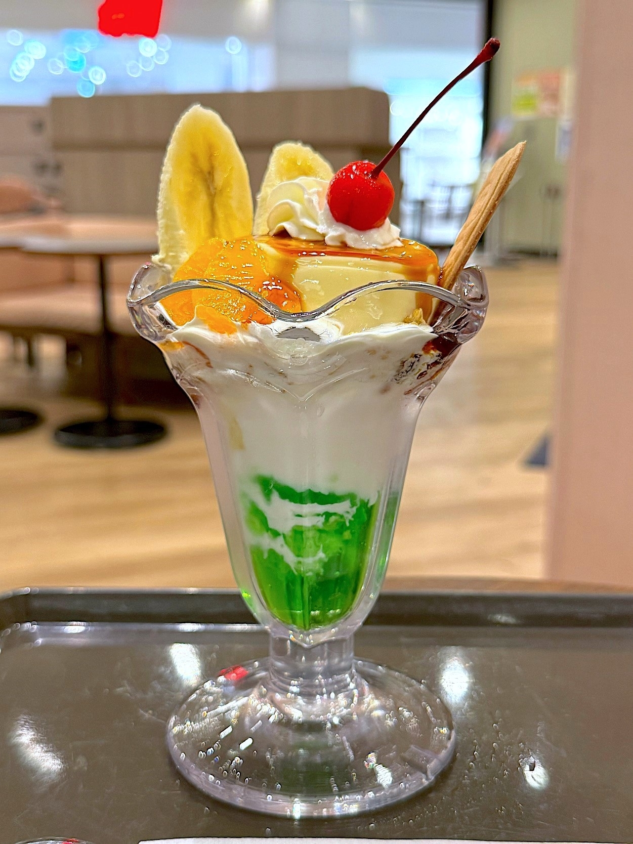 サンマルクカフェのおすすめスイーツ「プリンアラモードクリームソーダ風ゼリーのレトロパフェ」