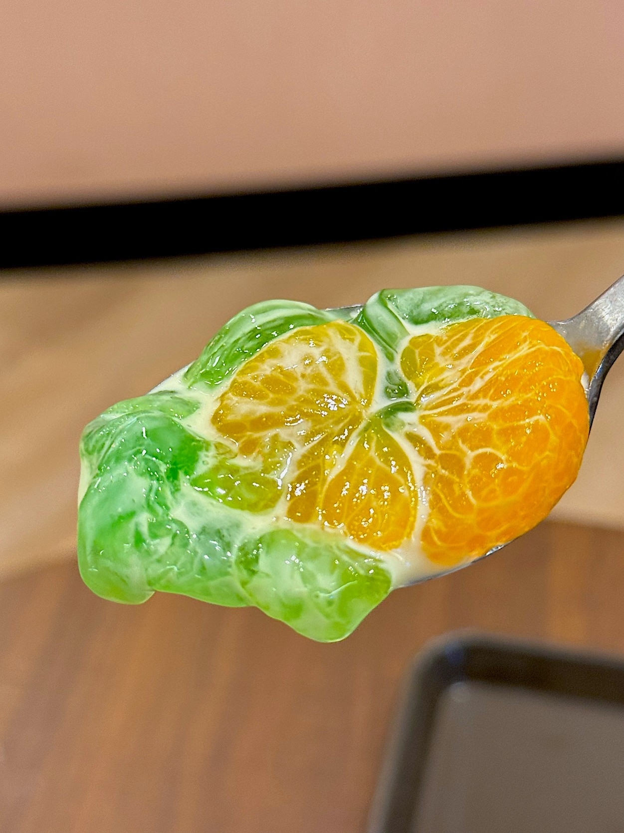 サンマルクカフェのおすすめスイーツ「プリンアラモードクリームソーダ風ゼリーのレトロパフェ」