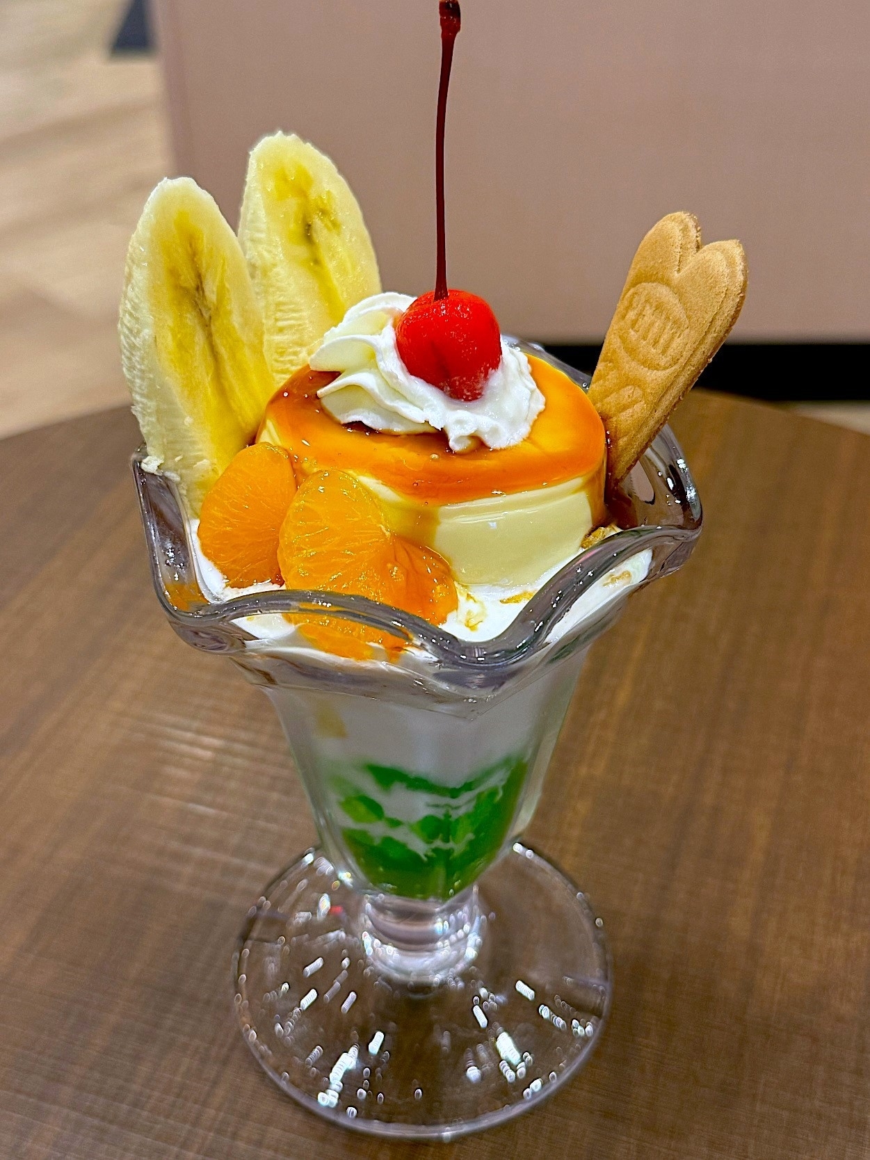 サンマルクカフェのおすすめスイーツ「プリンアラモードクリームソーダ風ゼリーのレトロパフェ」