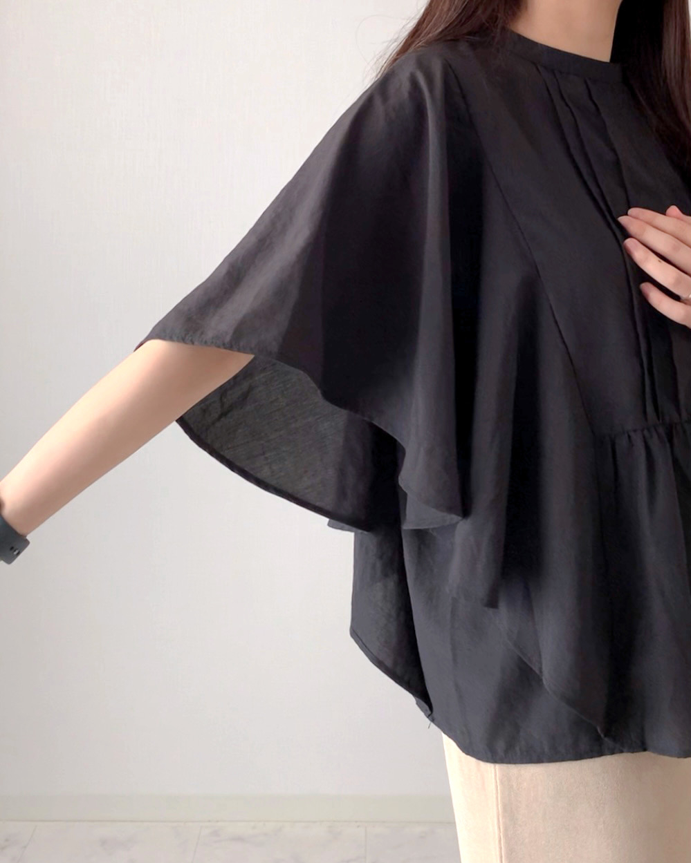 しまむらのおすすめファッションアイテム「HKバタフライスリーブBL」