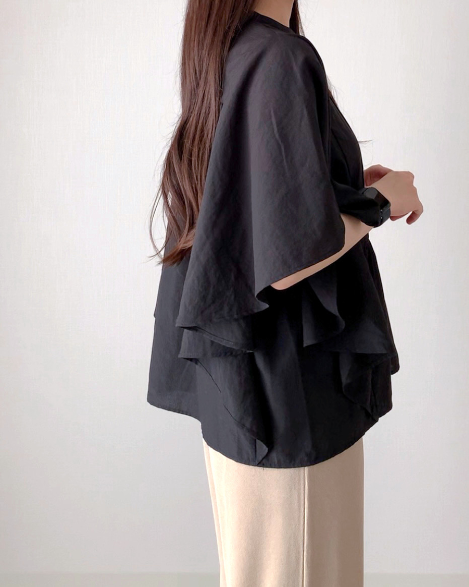 しまむらのおすすめファッションアイテム「HKバタフライスリーブBL」