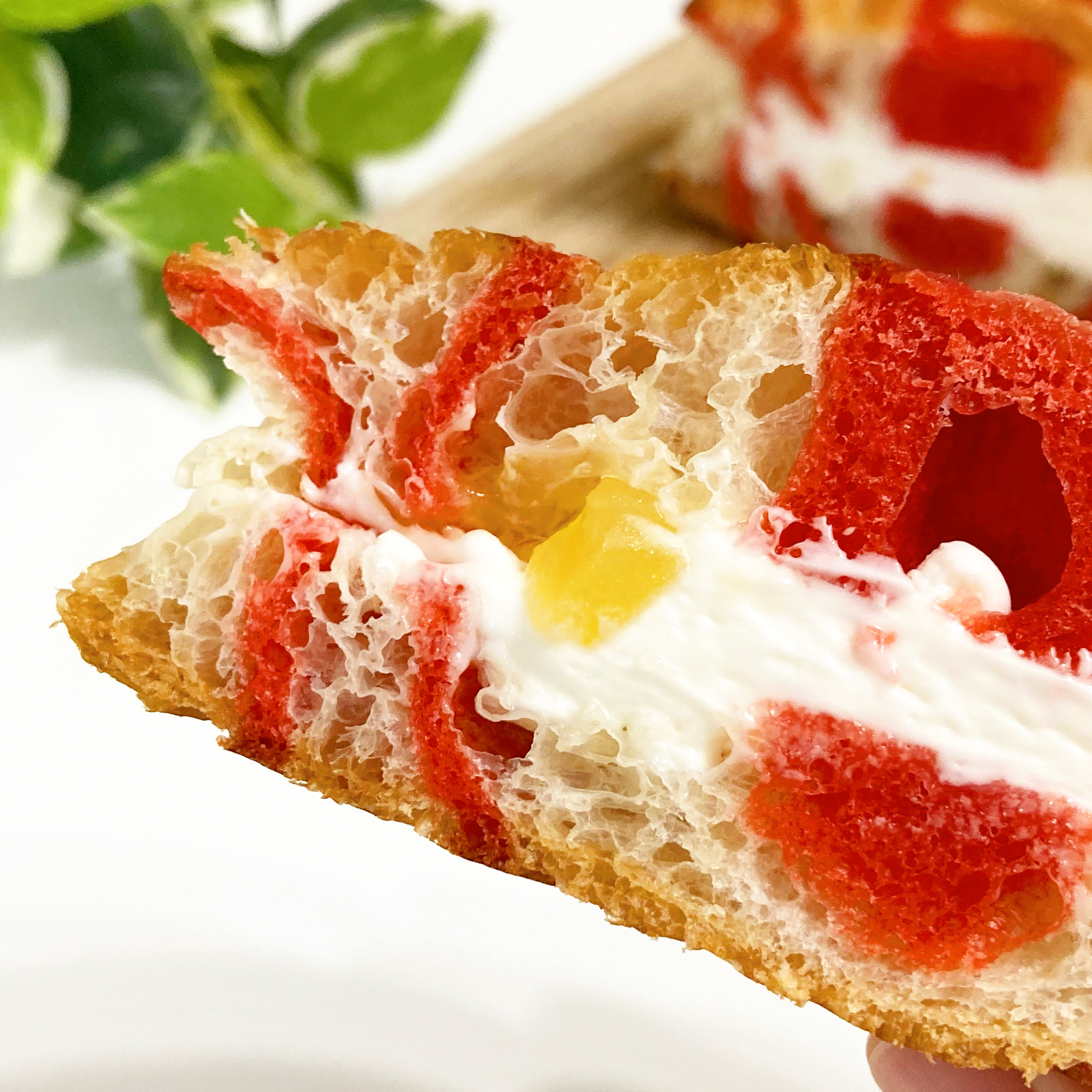 FamilyMart（ファミリーマート）のおすすめスイーツパン「りんごとレアチーズホイップのデニッシュ」