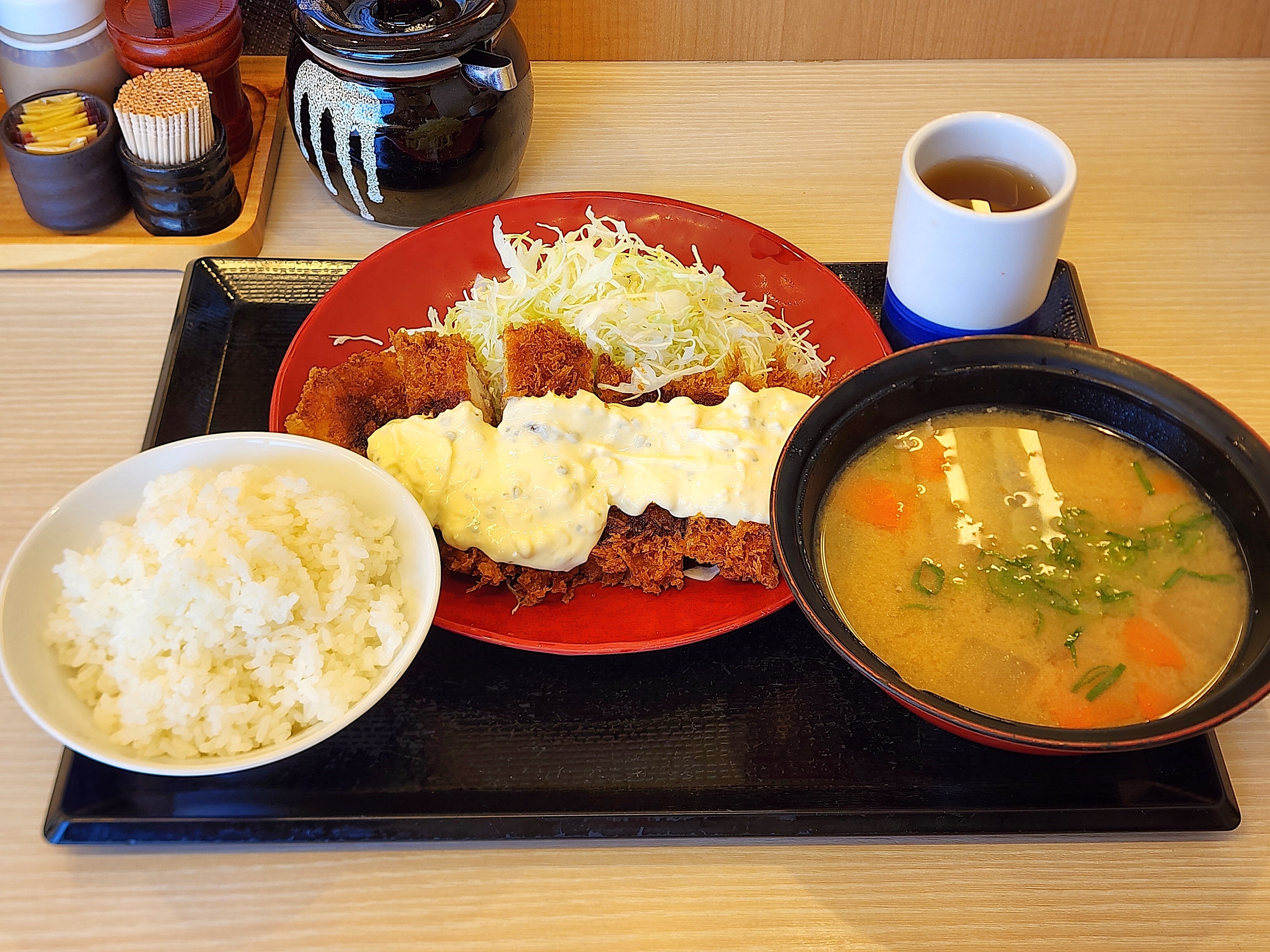 かつやのおすすめメニュー「タルタルチキンカツ定食」