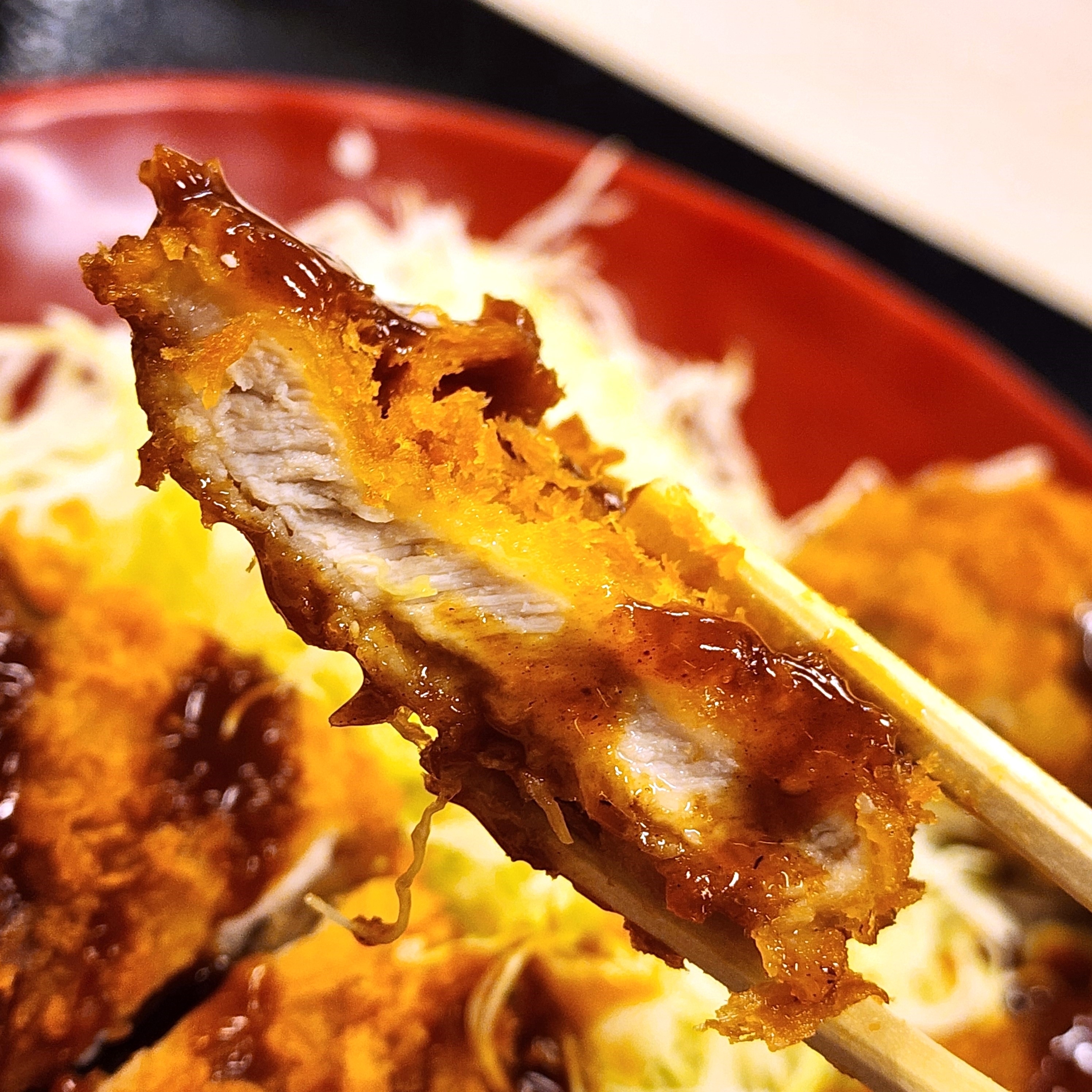 かつやのおすすめメニュー「ロースメンチカツ定食」