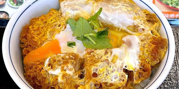 かつやのおすすめメニュー「特かつ丼」