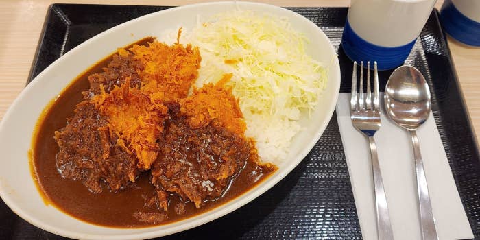 かつやのおすすめメニュー「ヒレカツカレー（竹）」