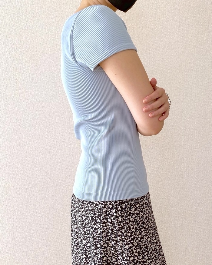 UNIQLO（ユニクロ）のおすすめファッションアイテム「リブスクエアネックブラT」