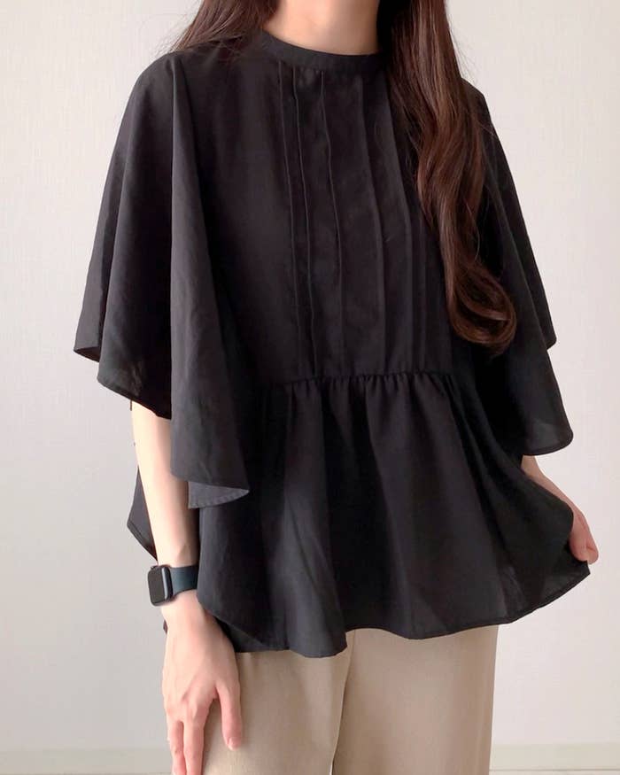 しまむらのおすすめファッションアイテム「HKバタフライスリーブBL」