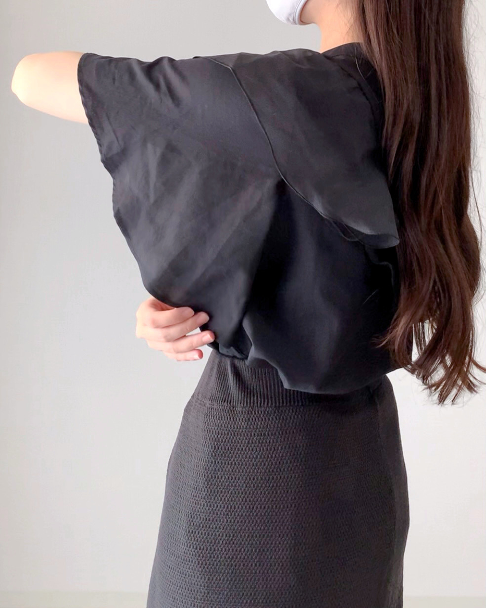 しまむらのおすすめファッションアイテム「HKフリルスタンドカラーBL」