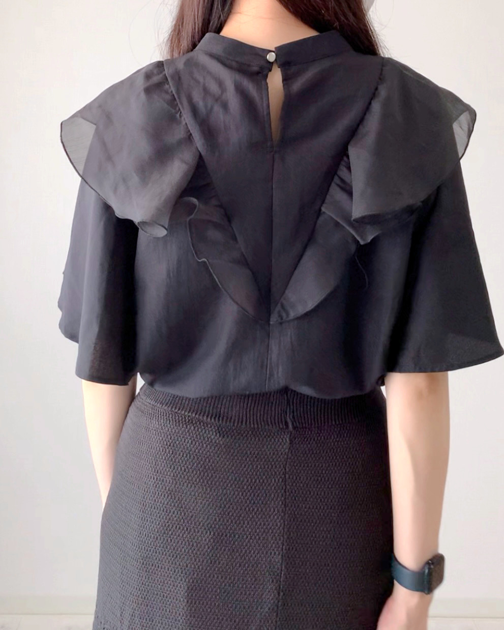 しまむらのおすすめファッションアイテム「HKフリルスタンドカラーBL」