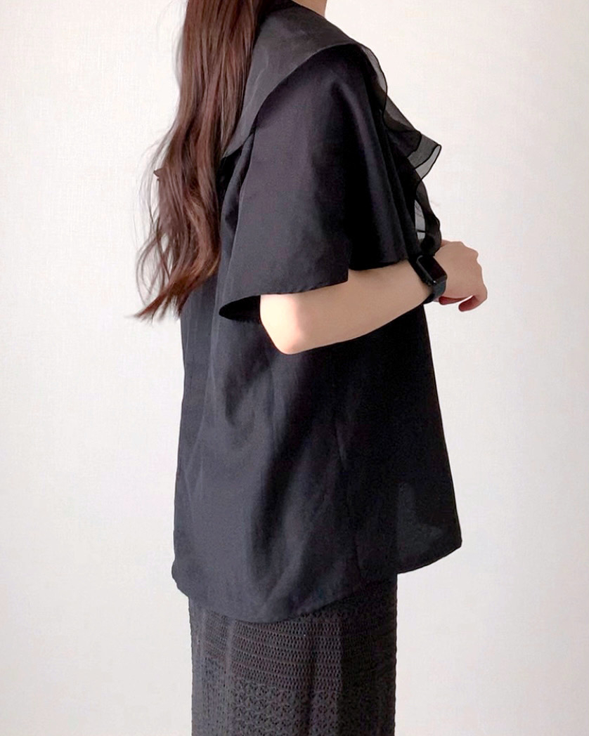 しまむらのおすすめファッションアイテム「HKフリルスタンドカラーBL」