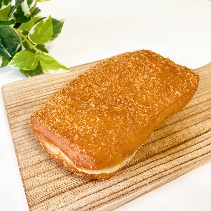 FamilyMart（ファミリーマート）のおすすめパン「照り焼きチキンドーナツ（マヨソース入り）」