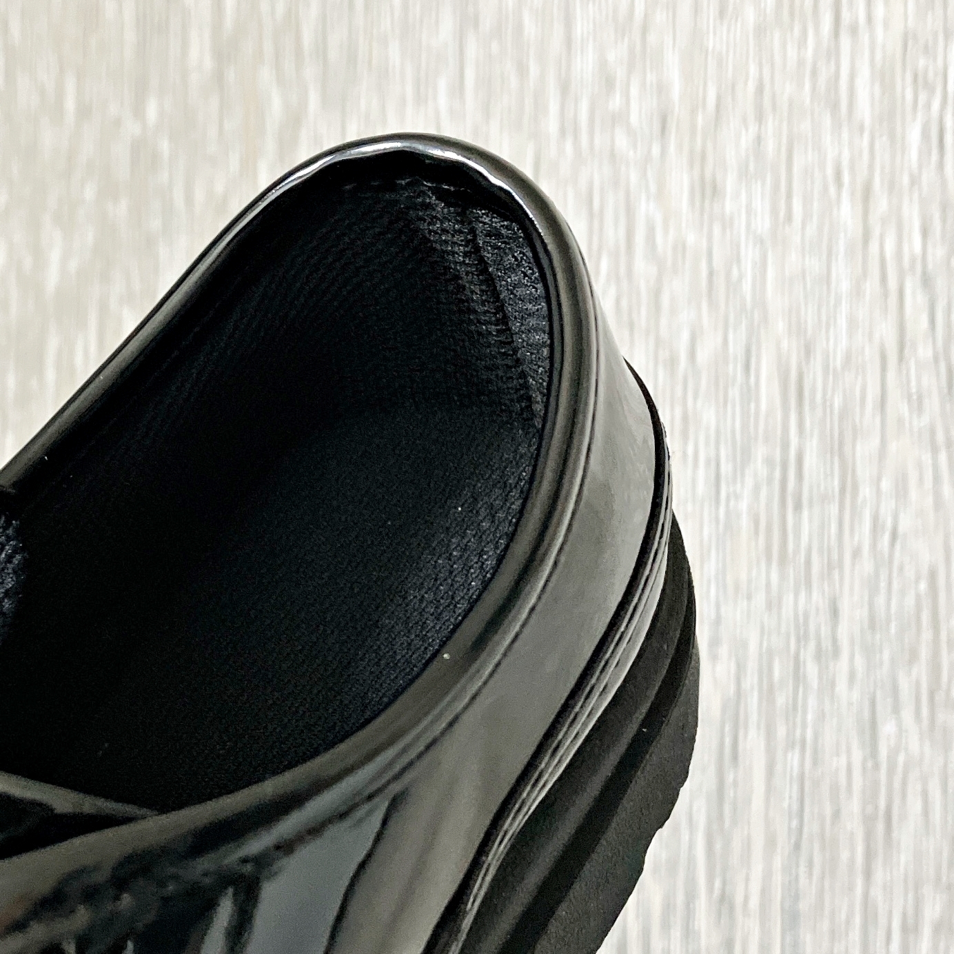 GU(ジーユー)のおすすめスニーカー「レインスニーカー」