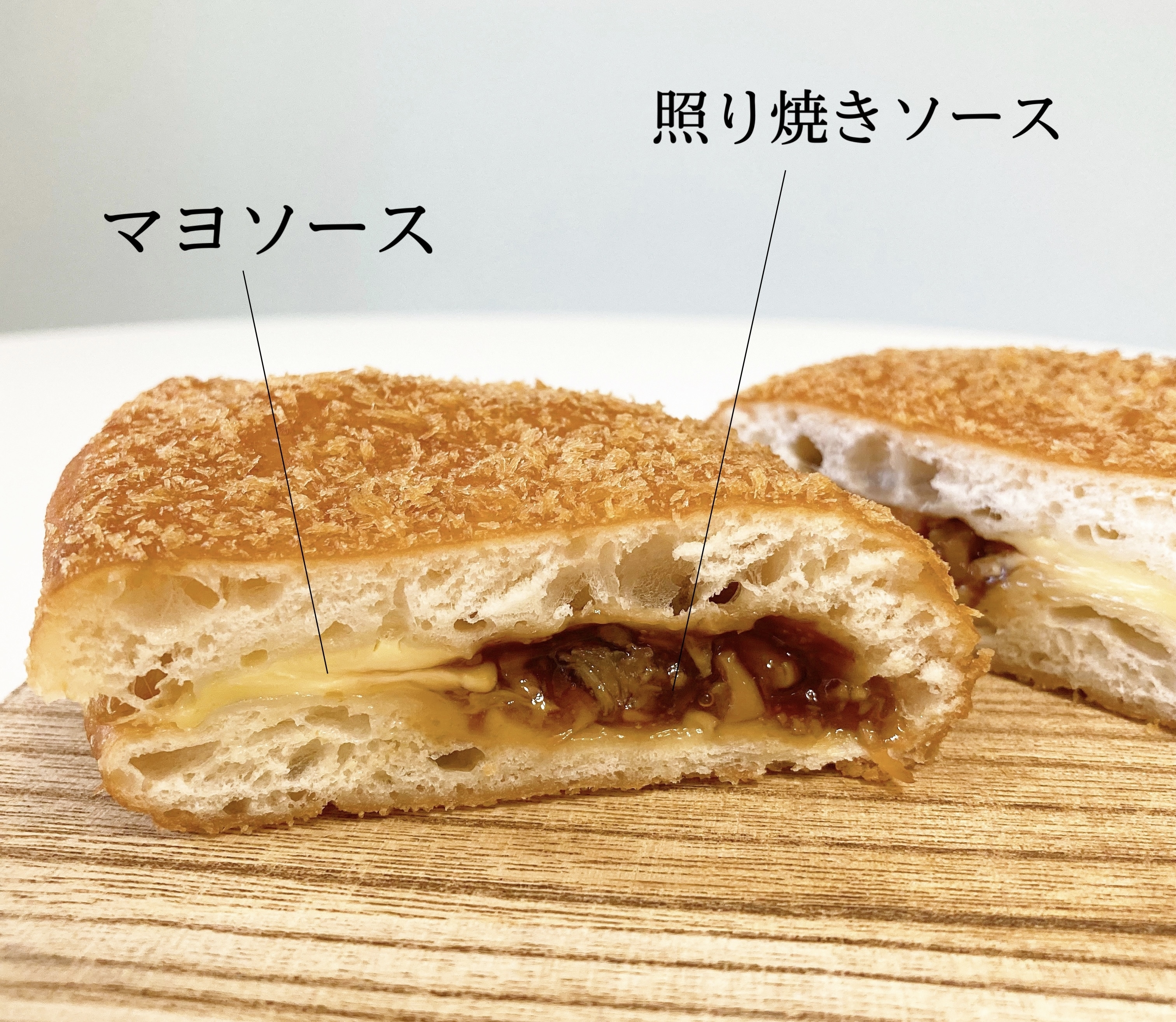 FamilyMart(ファミリーマート)のおすすめパン「照り焼きチキンドーナツ(マヨソース入り)」