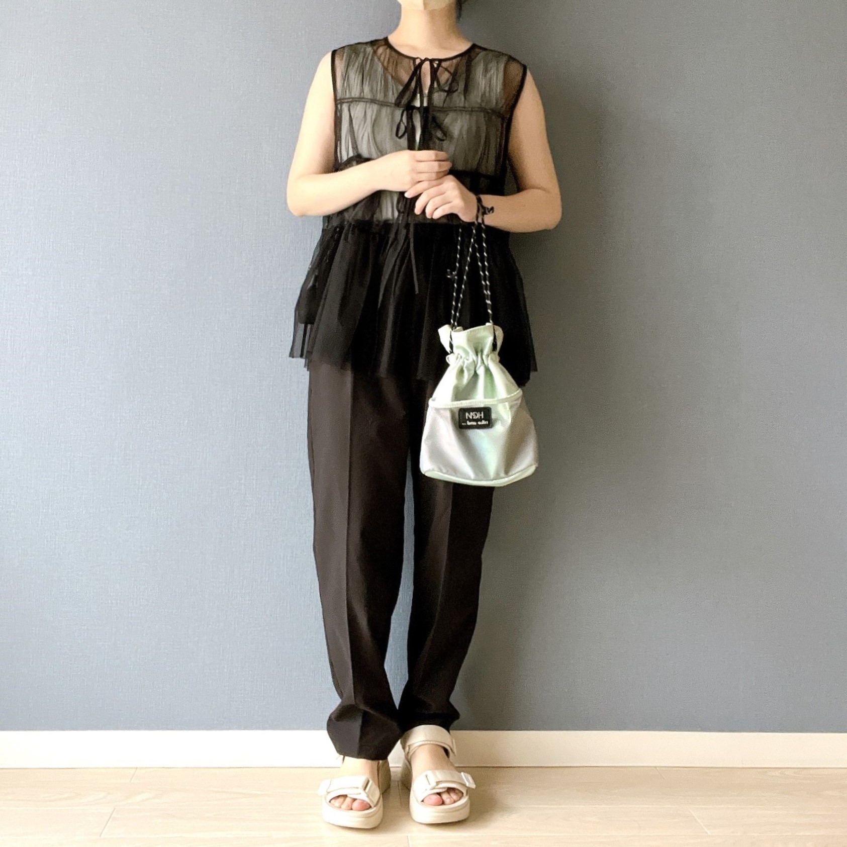 ニコアンドのオススメのトップス「チュールリボンベスト」