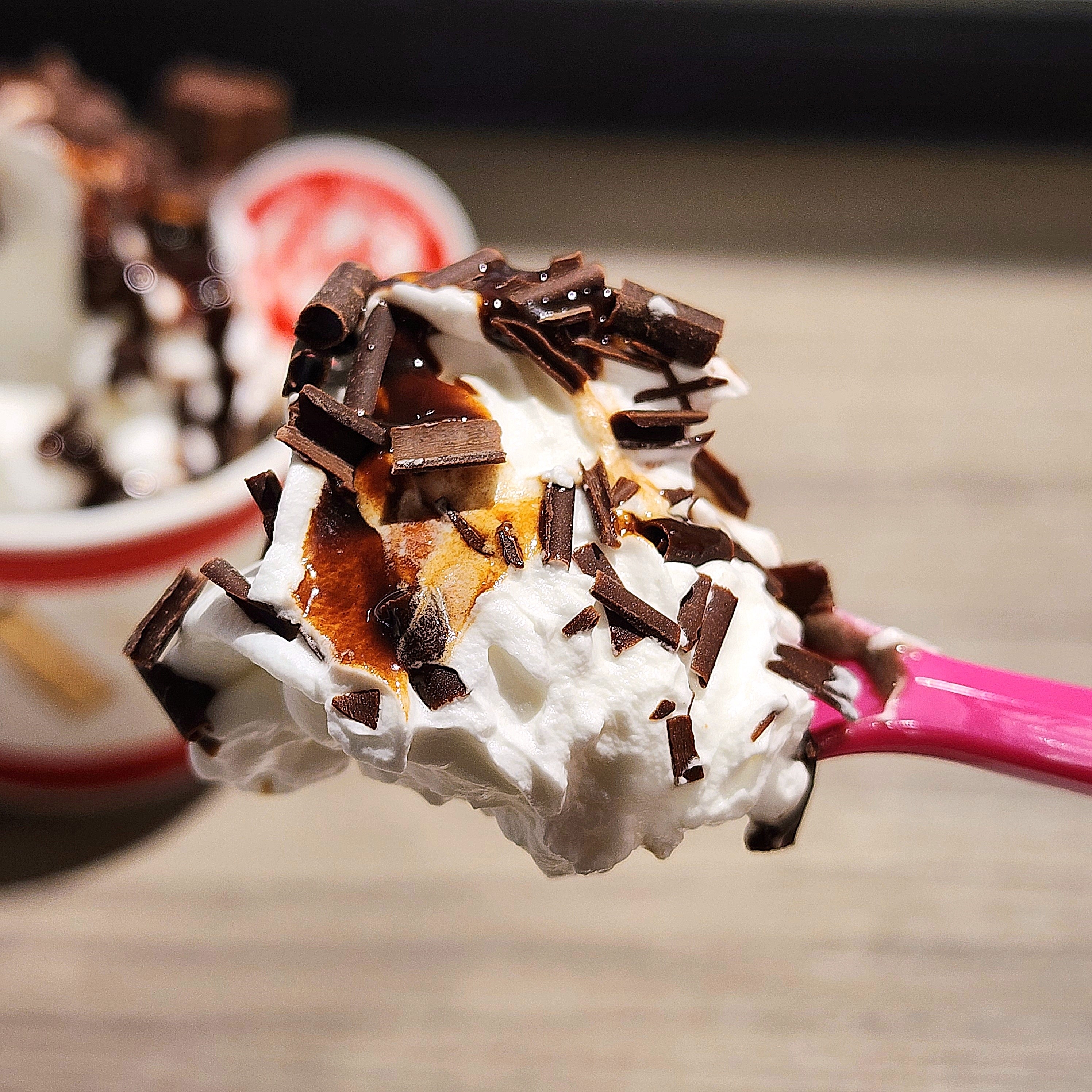 サーティーワンアイスクリームのおすすめスイーツ「コラボサンデー 〜Made with KITKAT〜」