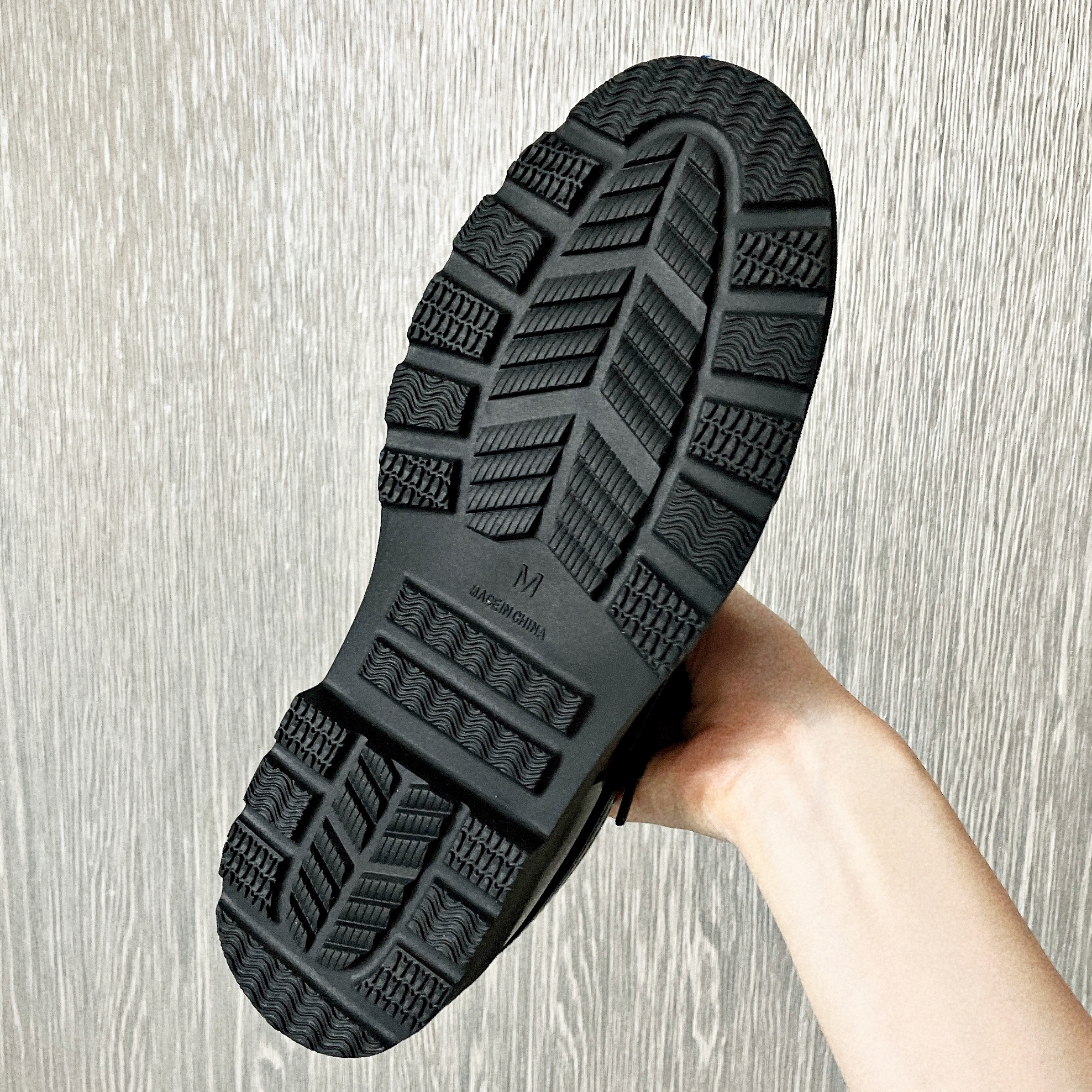 GU（ジーユー）のおすすめスニーカー「レインスニーカー」