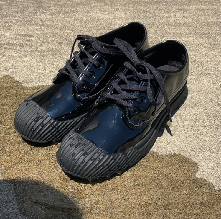 GU(ジーユー)のおすすめスニーカー「レインスニーカー」