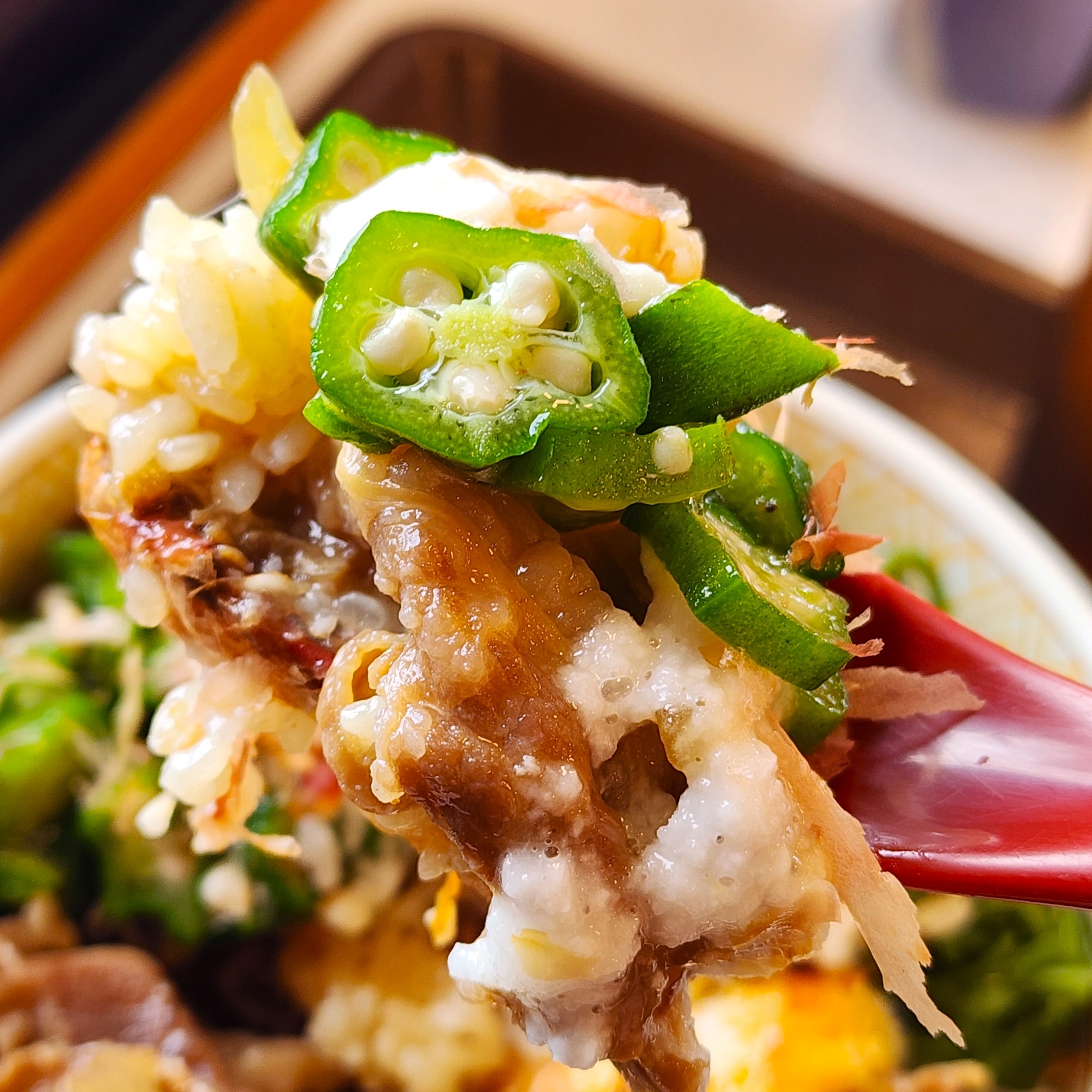 すき家のおすすめフード「山かけめかぶオクラ牛丼」