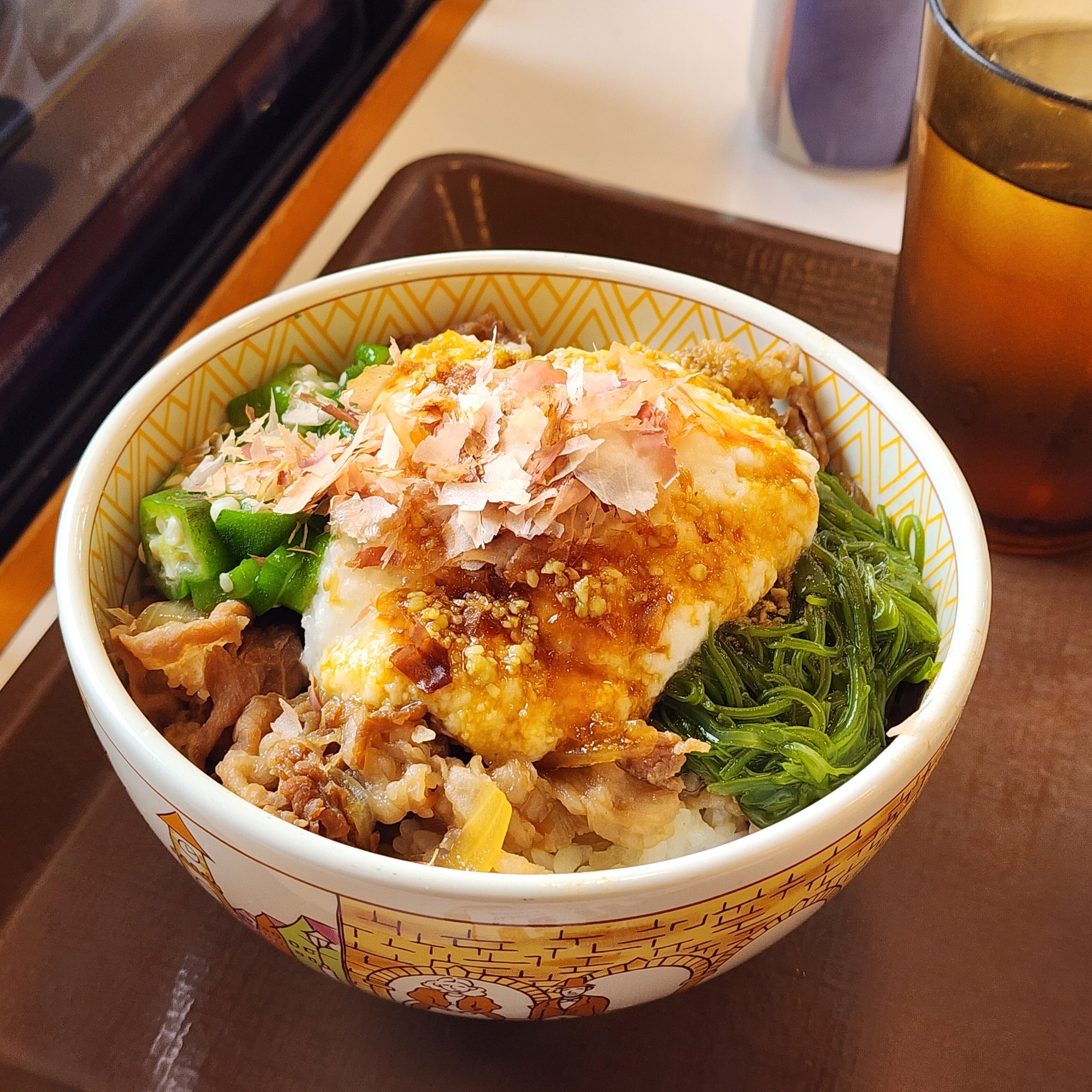 すき家のおすすめフード「山かけめかぶオクラ牛丼」