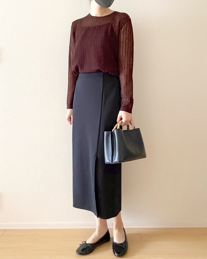 ユニクロのオススメのトップス「レースクルーネックセーター」