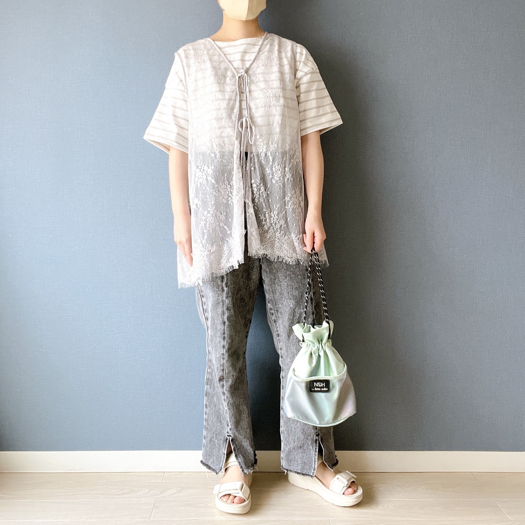 ニコアンドのオススメのトップス「2WAYレースベスト」のコーディネート