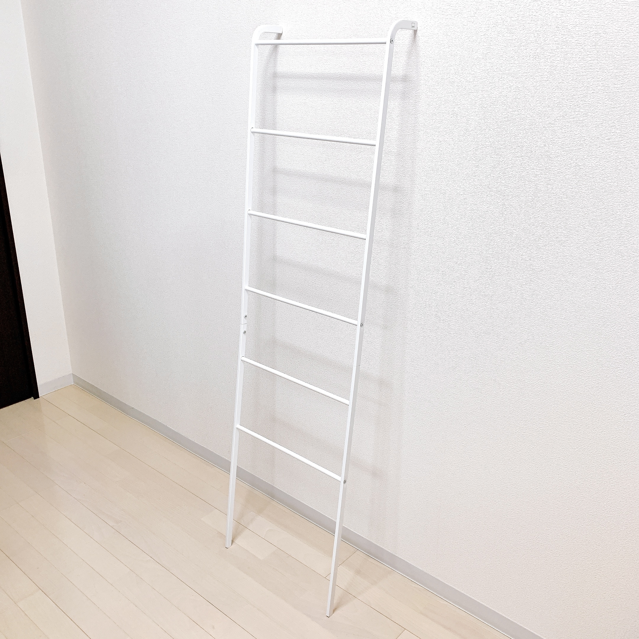 ニトリのおすすめの便利グッズ「ラダーハンガーフレーム（ホワイト）」
